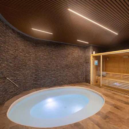 Gran Canet 2br! Walk To Beach, Sea View, Sauna & Gym Канет-де-Беренгер